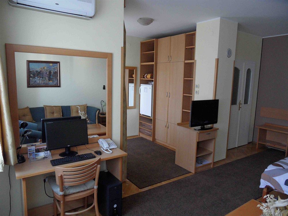 Voyager Bed & Breakfast Novi Sad Exterior foto