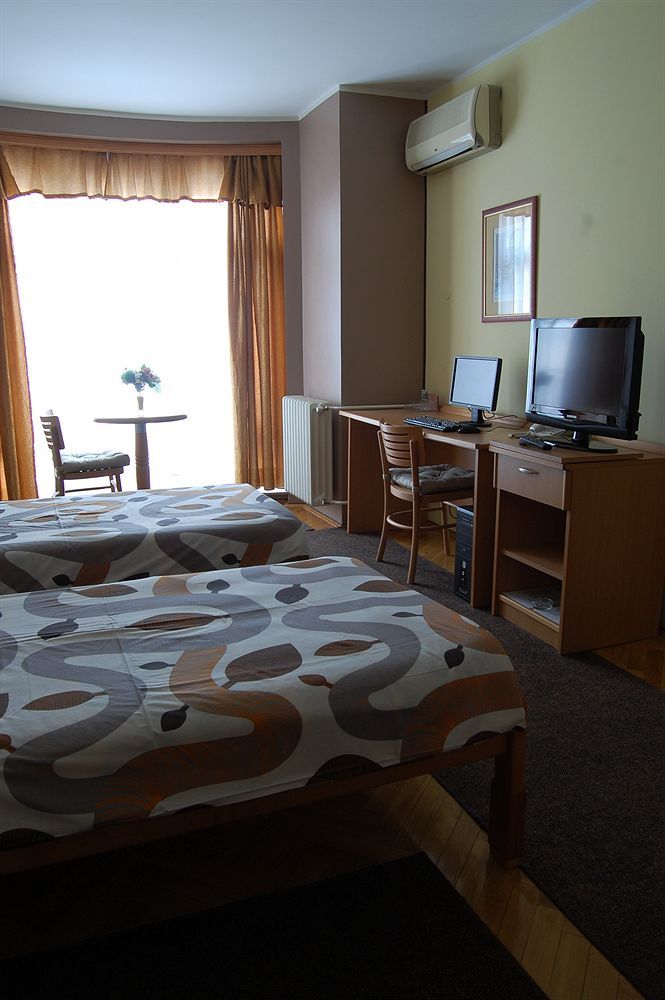 Voyager Bed & Breakfast Novi Sad Exterior foto
